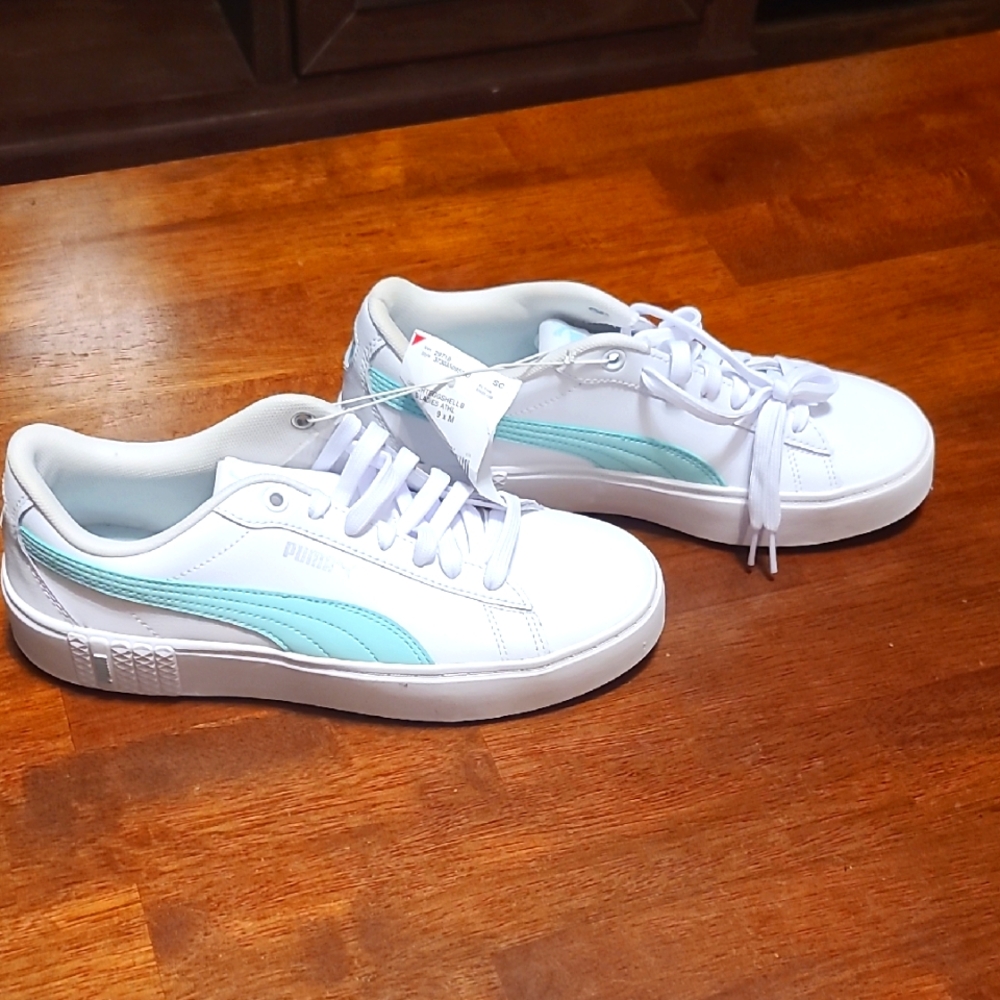 Women's Puma sneakers